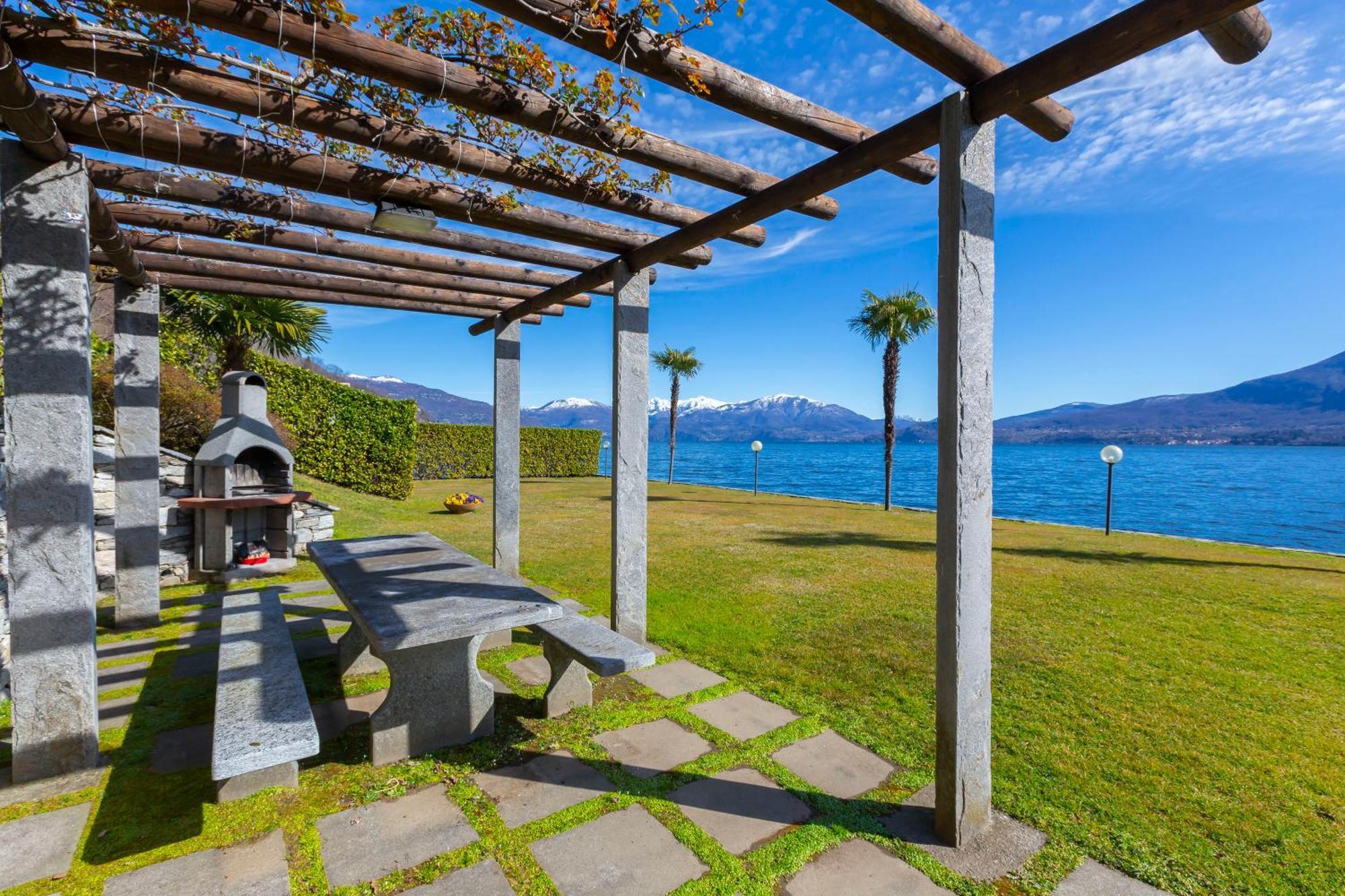 Blu Lake Apartment On Ghiffa Beach - Happy Rentals Exterior foto